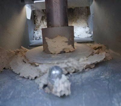 Self-cleaning Mechanism Enables Reliable Dewatering of Oily Sludge